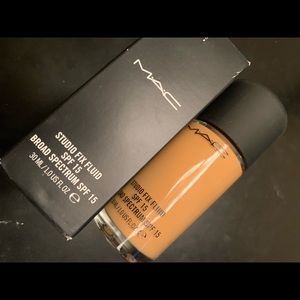 MAC studio fix fluid nc40